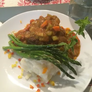 Asparagus, veil paso bucco, mashed potatoes