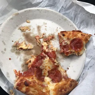 Omg this pizza is so good. I give it 5 stars!!!