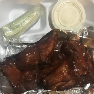 10 Buffalo Wings with BBQ sauce