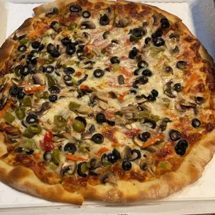 14" pizza with olives, mushrooms and hot peppers, delicious!
