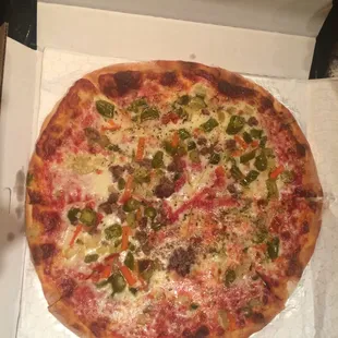 This was a half cheese, half Italian beef and giardiniera. Note that the entire pizza is covered in ingredients. Fail.