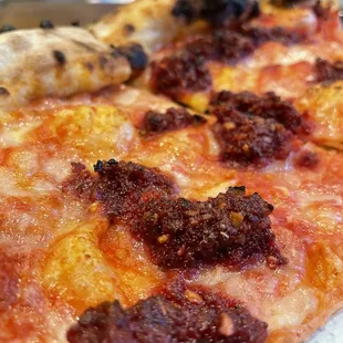 Beatrix Kiddo Cheese Pizza with vegan beetballs