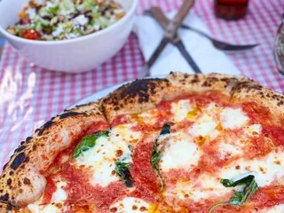 Salsa Pizzeria