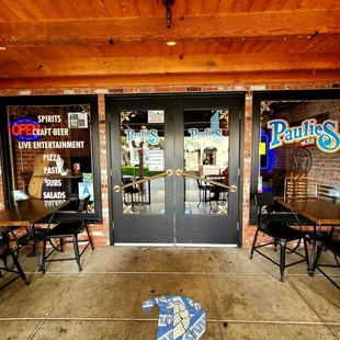 the outside of the restaurant