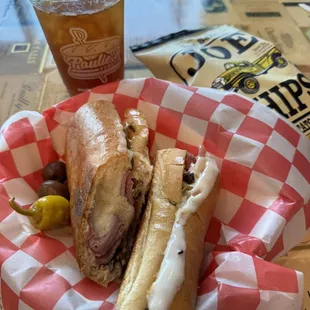 Muffuletta Po&apos;boy Combo