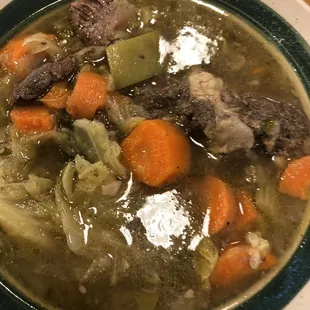 Caldo de res.