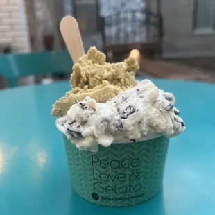 8 ounce cup of pistachio &amp; stracciatella gelato