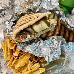 El Cuban - Meat was very dry and didn't like it on the flatbread so I'll pass on this. Also gave me chip crumbs.