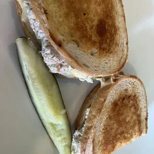 Tuna melt