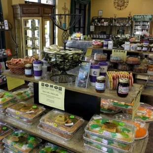 This pictures of the inside of the store and it looks so very yummy!