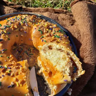 Pecan praline king cake