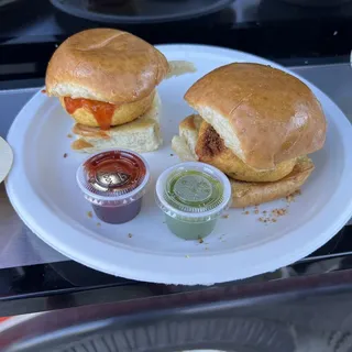 8. Thecha Vada Pav