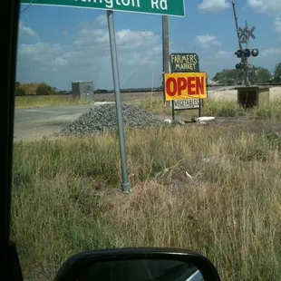a sign for huntington rd