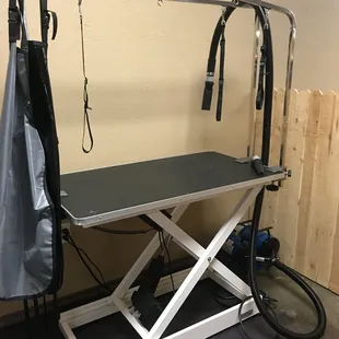 Grooming table