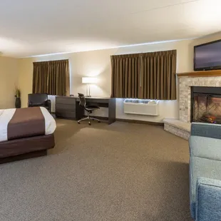 Paynesville Inn &amp; Suites Whirlpool Fireplace Suite