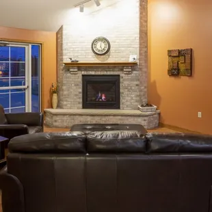 Paynesville Inn &amp; Suites Lobby Sitting Area