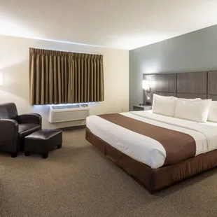 Paynesville Inn &amp; Suites Whirlpool Suite