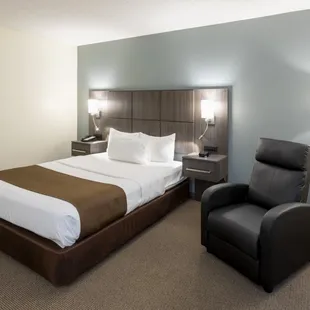 Paynesville Inn &amp; Suites Accessible Queen Room