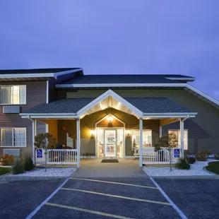 Paynesville Inn &amp; Suites