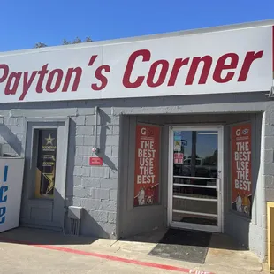 Yes, it's in this gas station - super friendly folks ... limited seating though.  Plan accordingly.