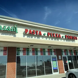 the front of a pizza and pasta restaurant