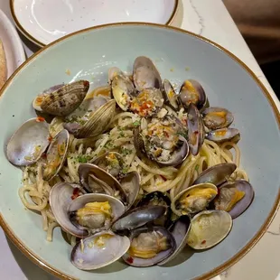 Spaghetti Aglio E Olio with Clams