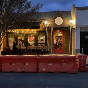 PAZZO'S is now severing inside and a Full Menu !!!  Support this OUTSTANDING LOCAL BUSINESS