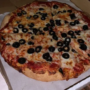 Medium 12&quot; Cheese Pizza with olives