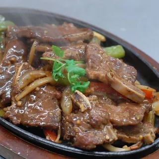 31. Sizzling Beef Steak with Syeam Rice Plate