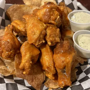Appetizer wings :)
