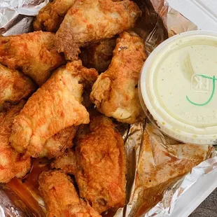 Hot wings and jalapeño ranch