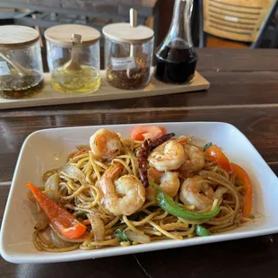 Spaghetti pad kee mao shrimp