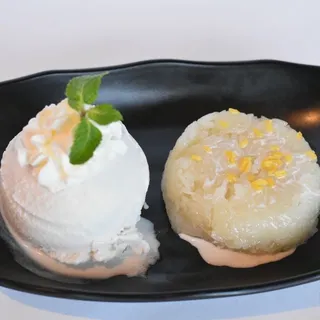 Fried banana w/coconut ice cream