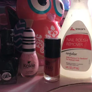 Got three nail polishes works really good not tack