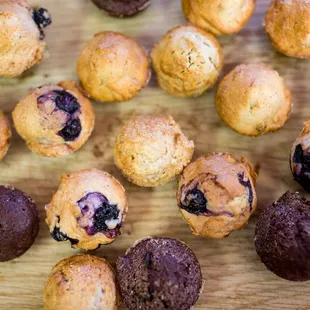 blueberry muffins and chocolate muffins