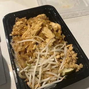Chicken pad Thai