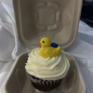 Red velvet cupcake (cream cheese icing) to go- quack!