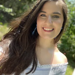 Anjelika M.