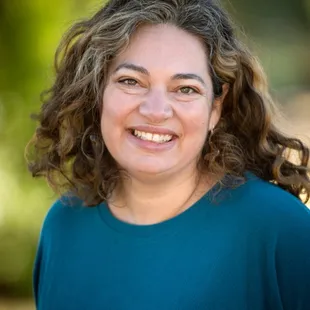 Heidi is a skilled acupuncturist treating migraines, headaches, allergies, and asthma.