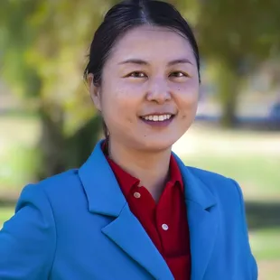 Yu Long is a licensed acupuncturist. In addition to acupuncture, she is nationally certified in Chinese Herbal Medicine.