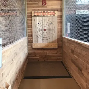 Lane 4 Hatchet Throwing