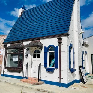 The cutest building!