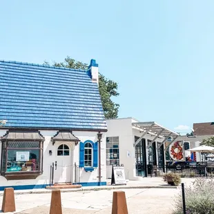 a blue and white building