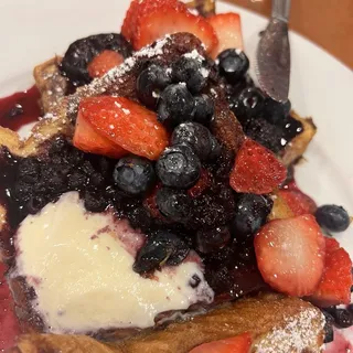 VERY BERRY STUFFED FRENCH TOAST