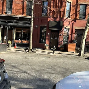 Main entrance to Peaches