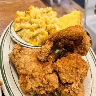 food, chicken wings and fried chicken, bbq wings, poultry, fried chicken wings, chicken, fried chicken, bbq chicken, chicken wings