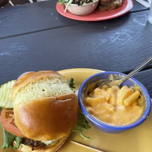 Burger with macaroni and cheese