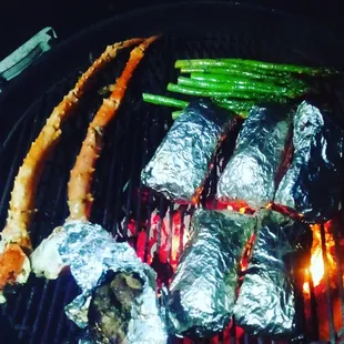 King Crab, SeaFood Foil wrapd. With Asparagu