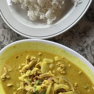 Chicken curry with white rice