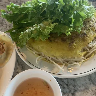 Vietnamese crispy crepe (Banh Xeo)
